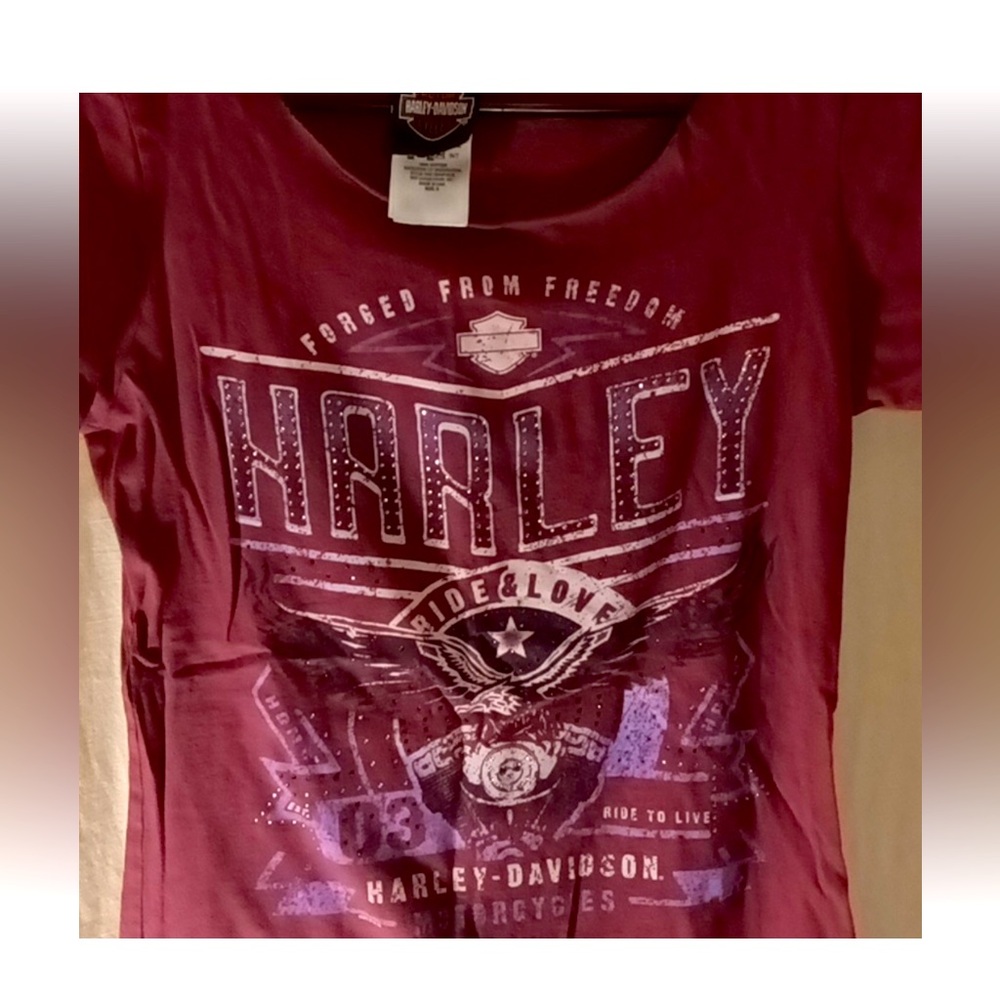 Good condition Harley Davidson Hawaii 🌺T~Shirt burgundy color with silver bling